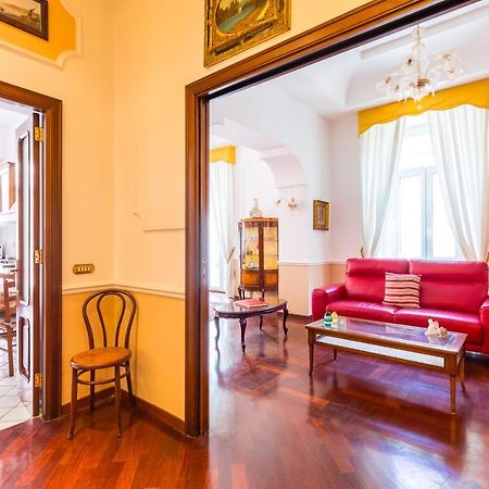 Grand Classic Apartment At San Martino By Napoliapartments Zewnętrze zdjęcie