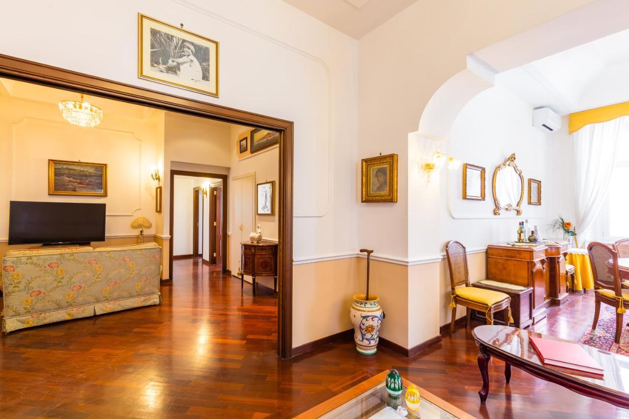 Grand Classic Apartment At San Martino By Napoliapartments Zewnętrze zdjęcie