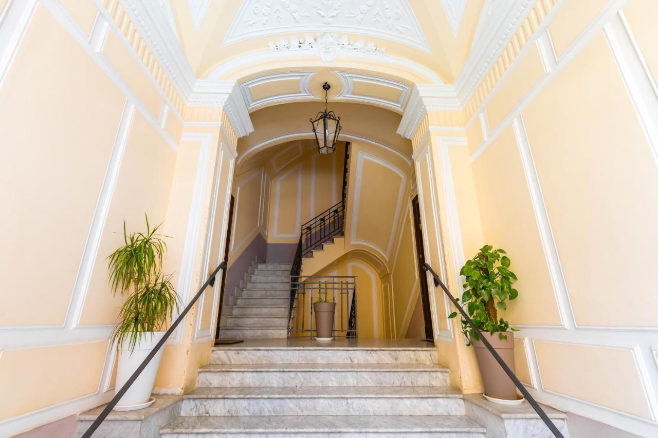 Grand Classic Apartment At San Martino By Napoliapartments Zewnętrze zdjęcie